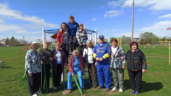 05.04.2024г "В здоровом теле- здоровый дух!", тематическая лекция по скандинавской ходьбе и практический пробег, посвящённый Всемирному дню здоровья, проведен Мирненским домом культуры для представителей старшего поколения.